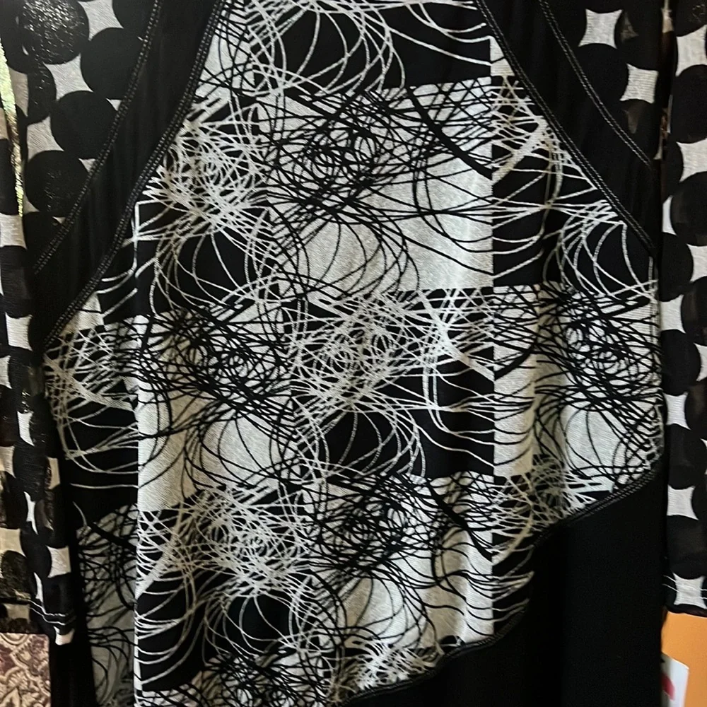 Plus Womans Calessa Dressy Top. Sz. 1X. - Picture 2 of 7